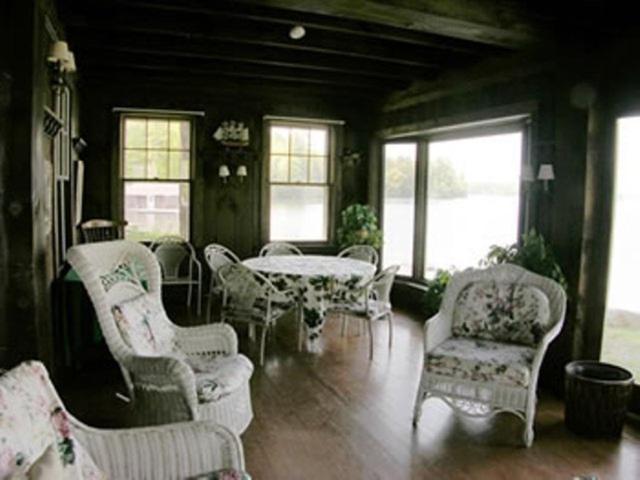 Oliver Lodge Meredith Exterior foto